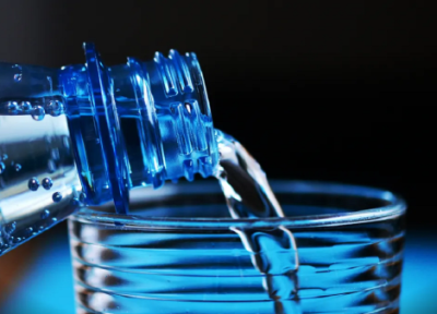 تاثیر سحرانگیز نوشیدن آب بر جلوگیری از پیری
